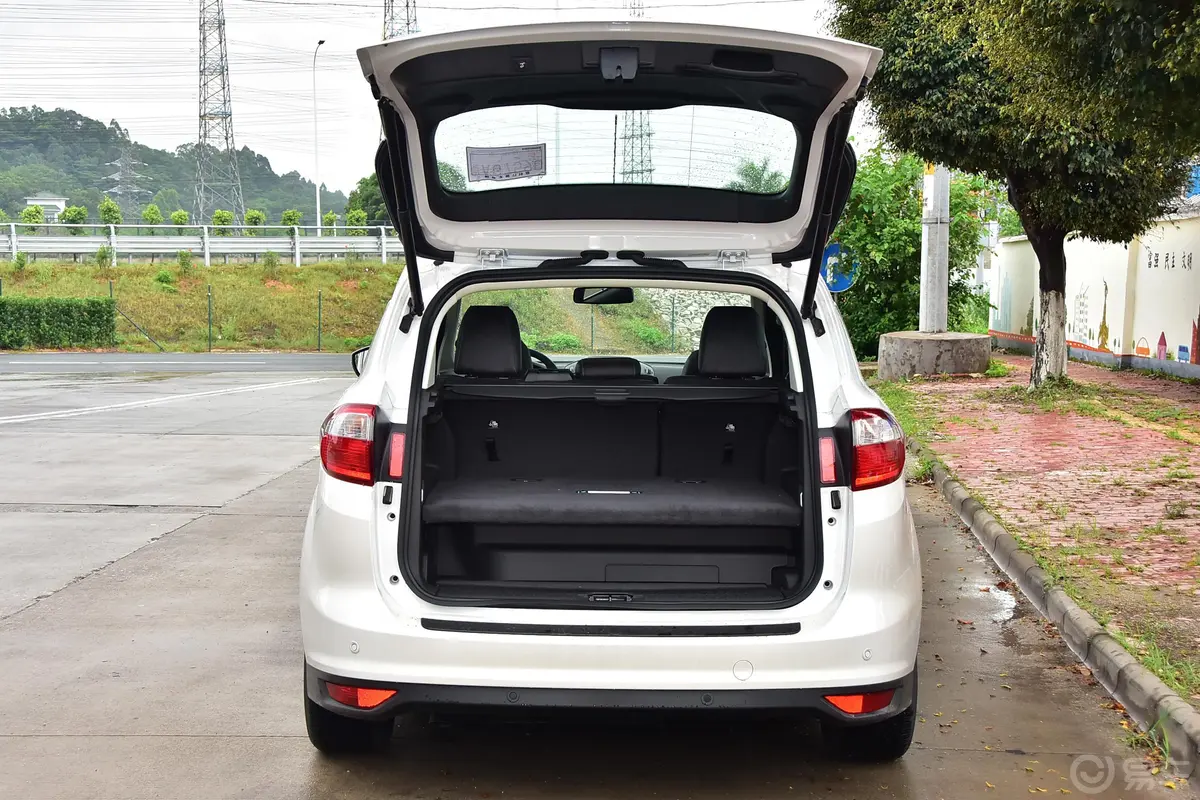 C-MAX 插电混动2.0L E-CVT Energi空间