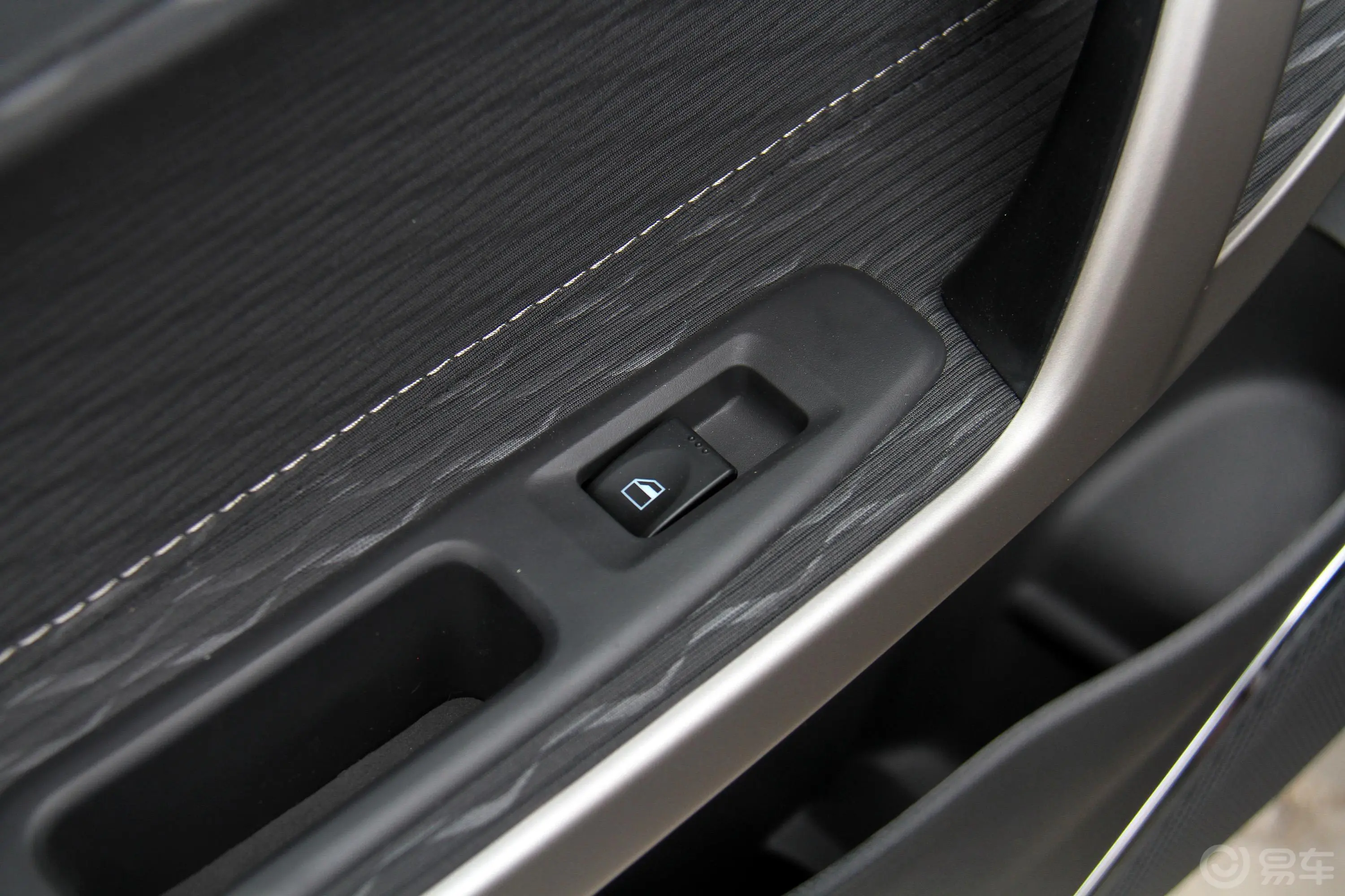 海马S5强动力版 1.6L 手动 舒适版后车窗调节