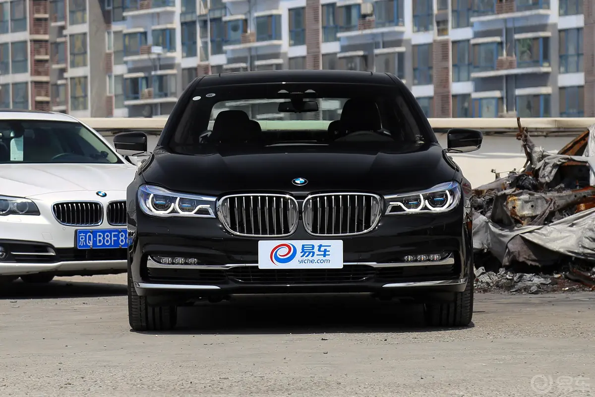 宝马7系740Li xDrive 豪华版正前水平