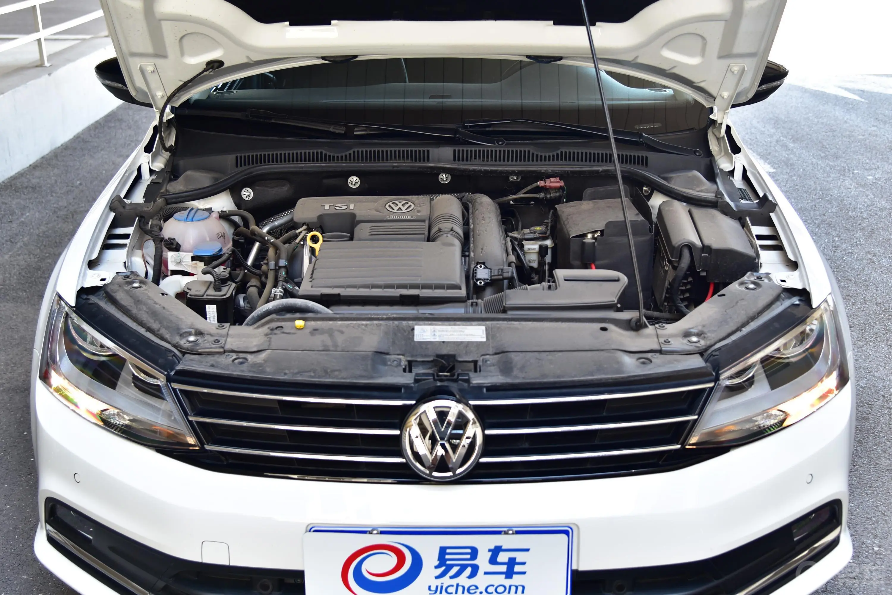 速腾230TSI 双离合 舒适版发动机舱整体