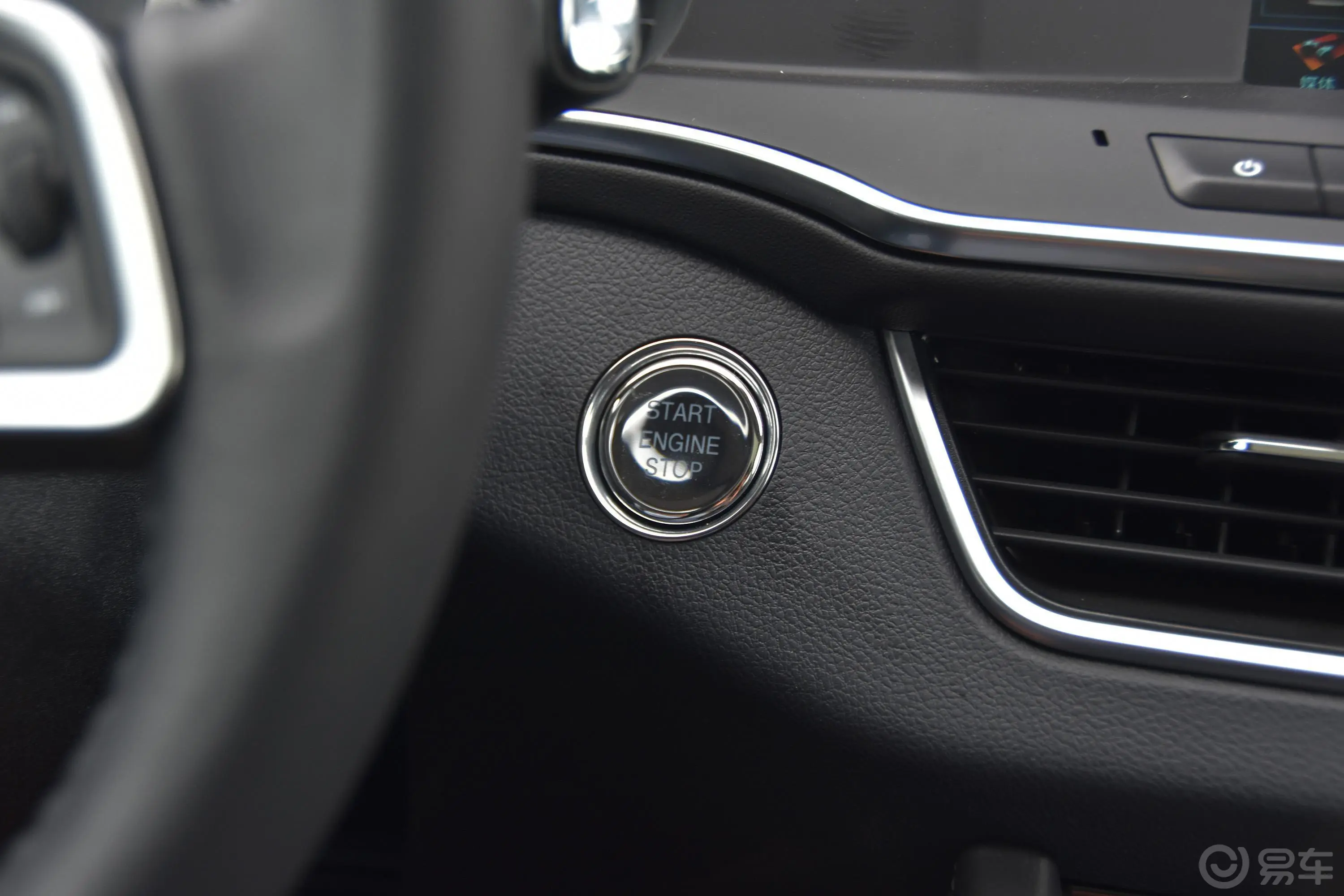 众泰T600 Coupe1.8T 双离合 尊贵版钥匙孔或一键启动按键