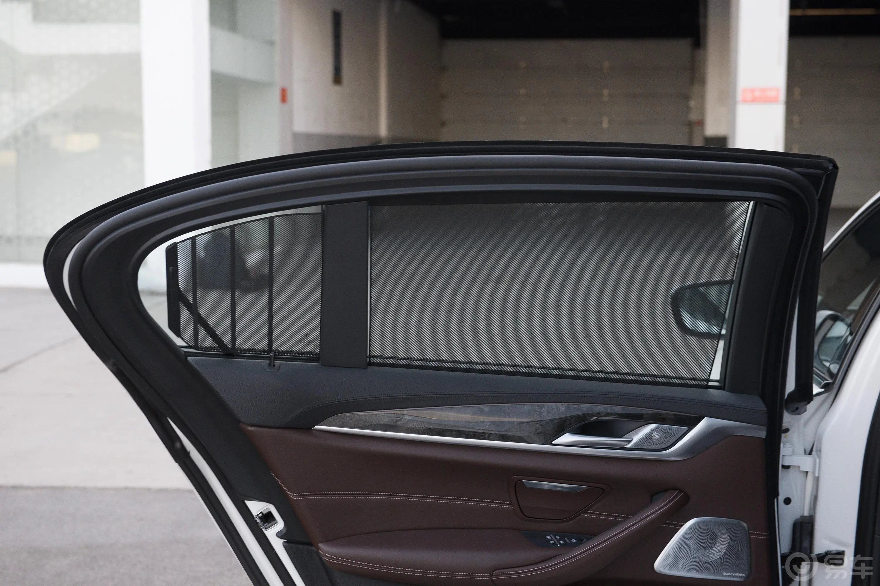 宝马5系530Li xDrive M运动套装后风挡遮阳帘