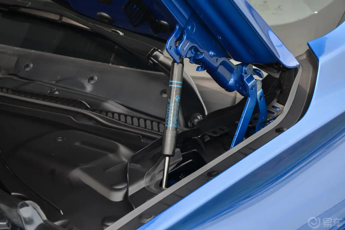 宝马3系GT330i xDrive M运动版外观