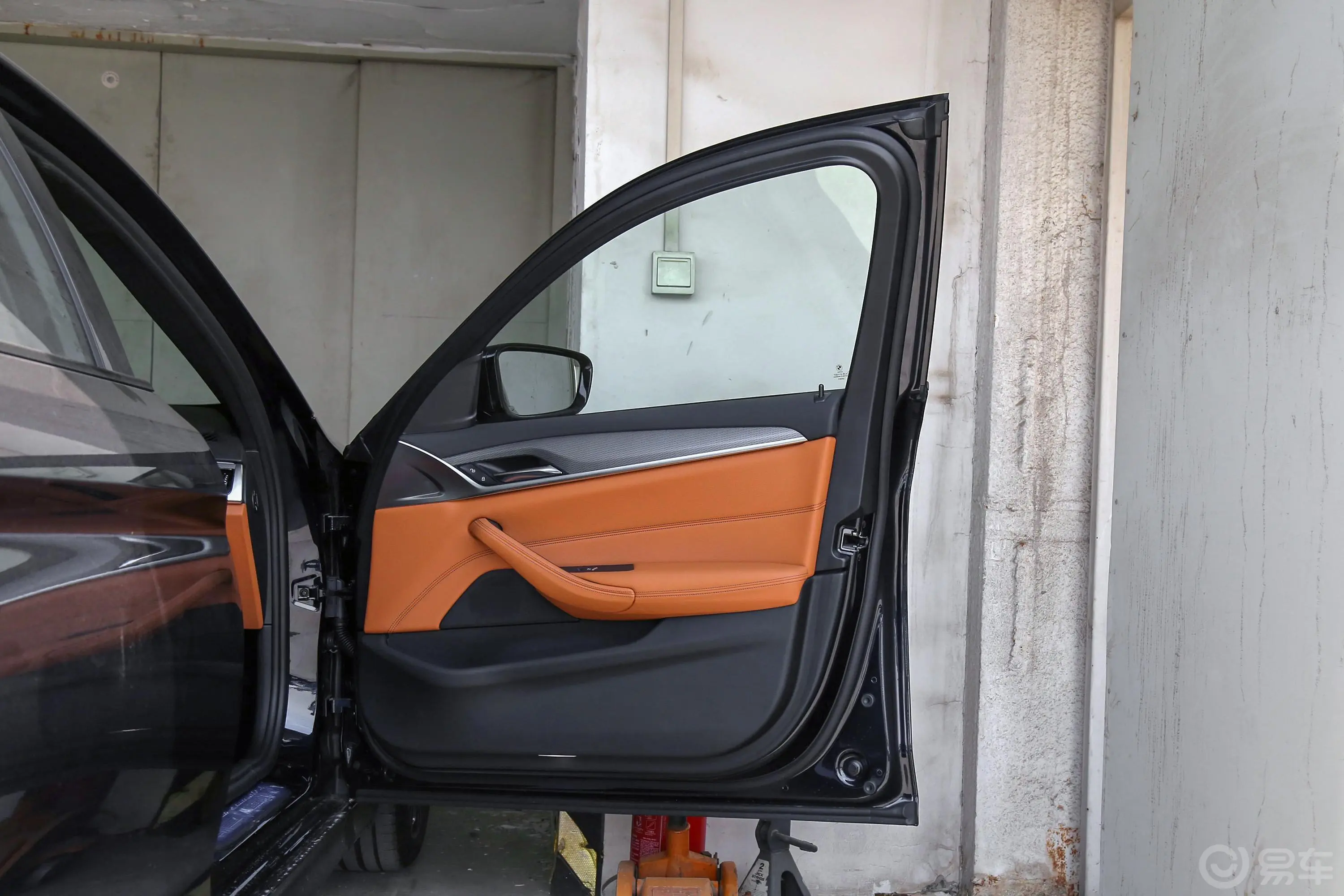 宝马5系530Li 领先版 M运动套装副驾驶员车门