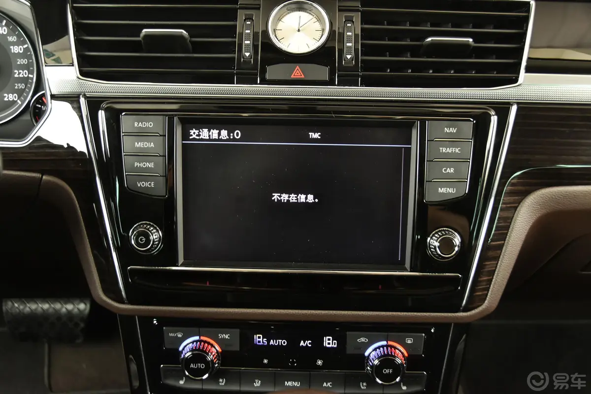 辉昂2.0T DSG 380TSI 两驱至尊版内饰