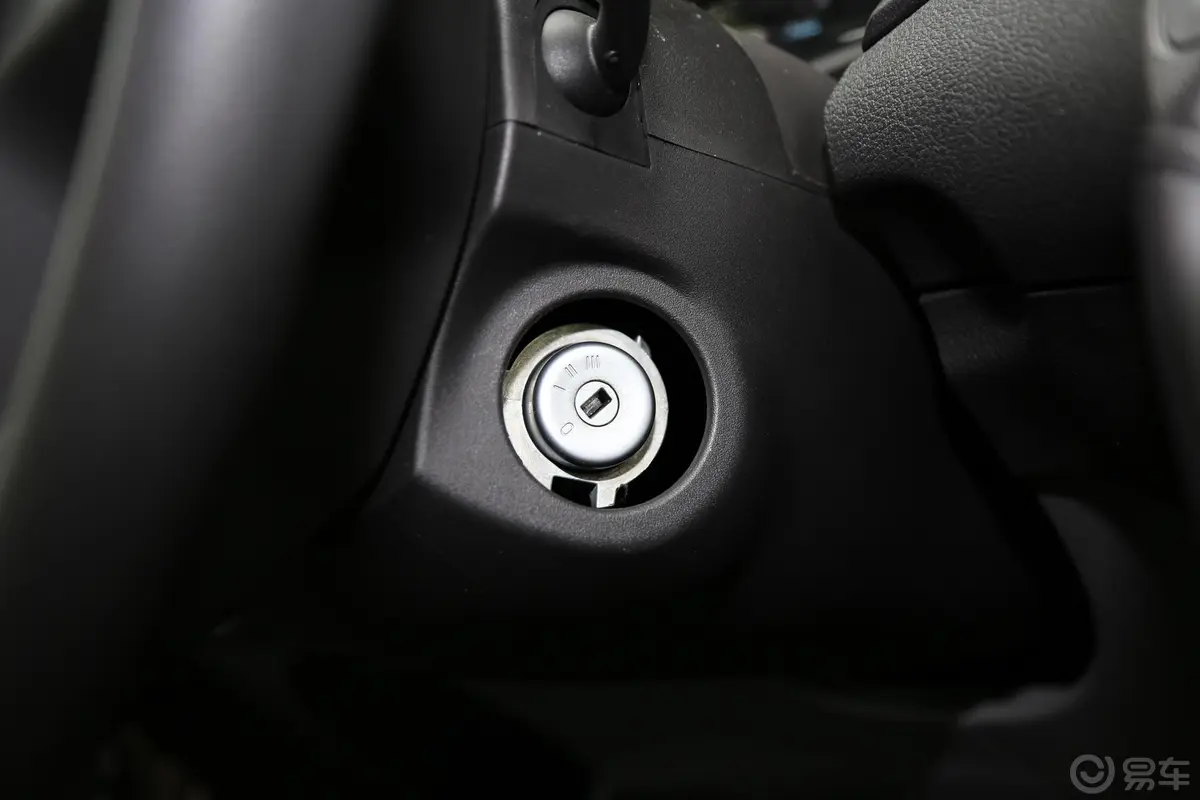 全顺2.0T 手动 低顶短轴距 多功能商用车 汽油 国Ⅴ钥匙孔或一键启动按键