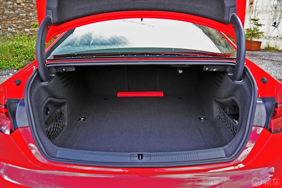 奥迪RS 52.9T Coupe空间