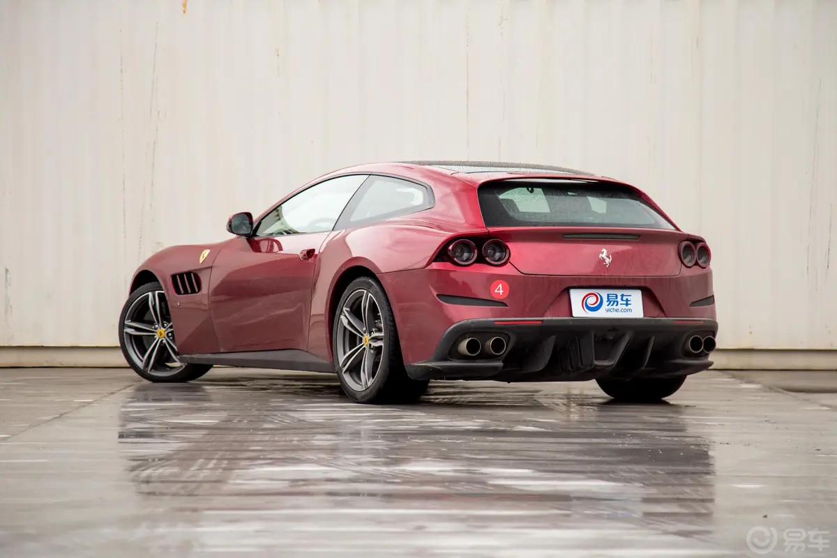 GTC4Lusso6.3L V12侧后45度车头向左水平