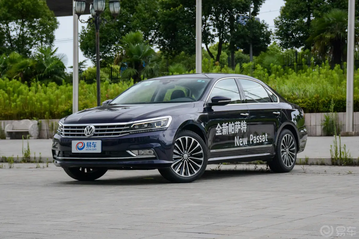 帕萨特330TSI 双离合 领尊版侧前45度车头向左水平