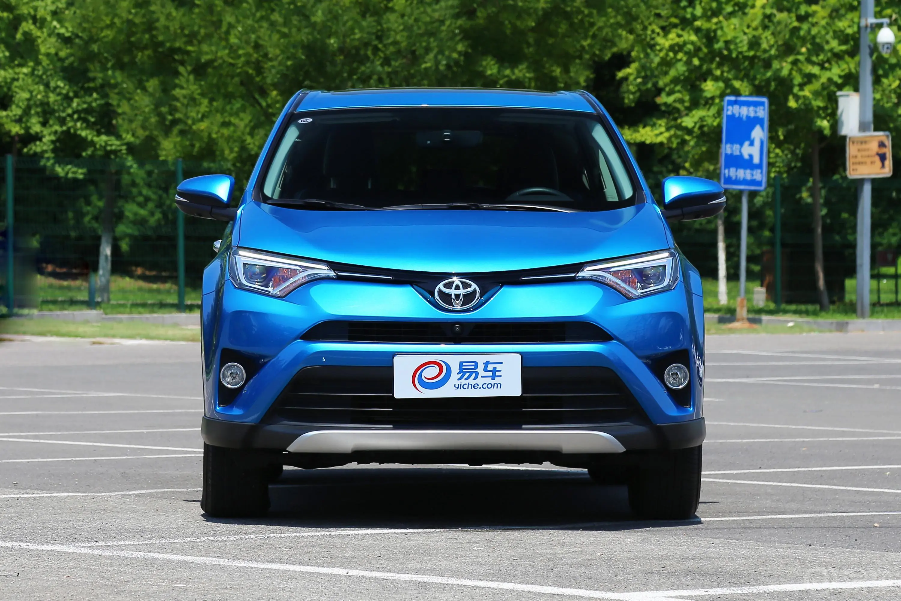 RAV4荣放2.0L CVT 四驱 新锐版 国V正前水平