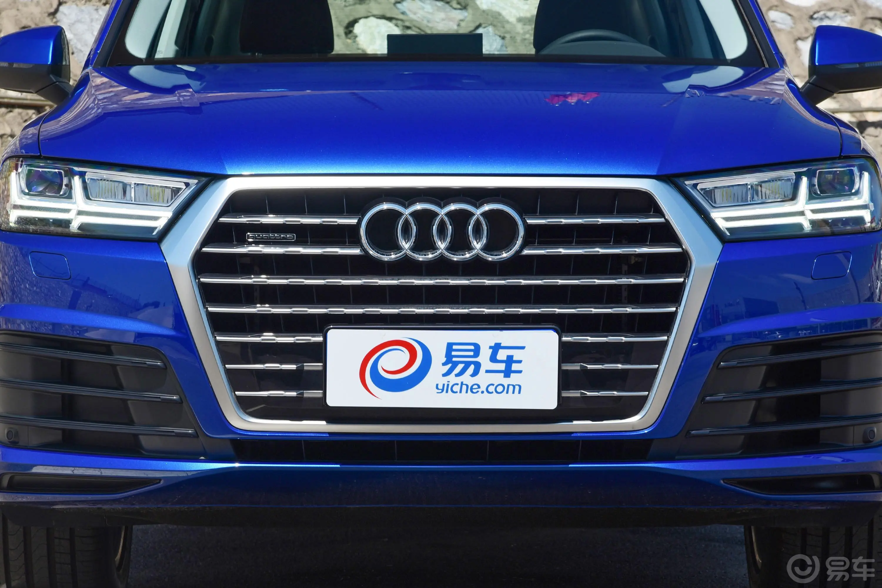 奥迪Q740 TFSI S line 运动版外观