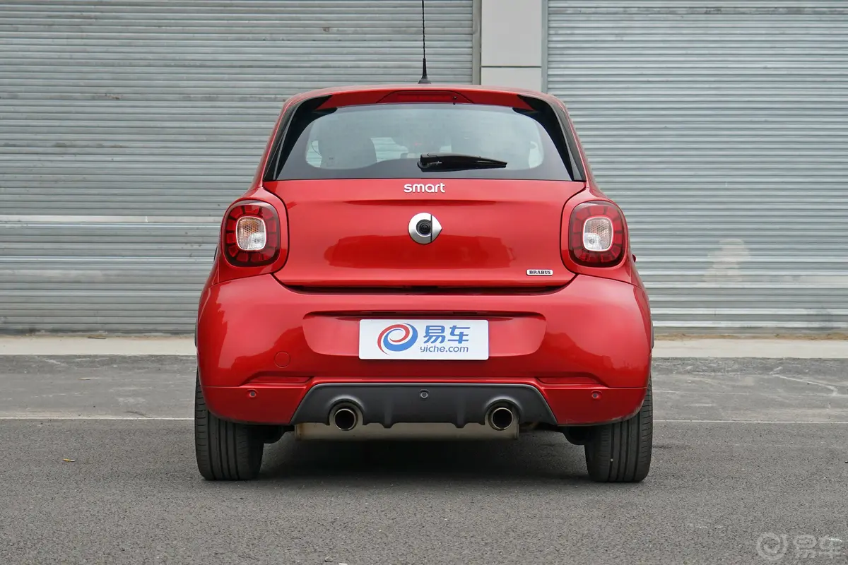 smart forfour0.9T BRABUS Xclusive正后水平
