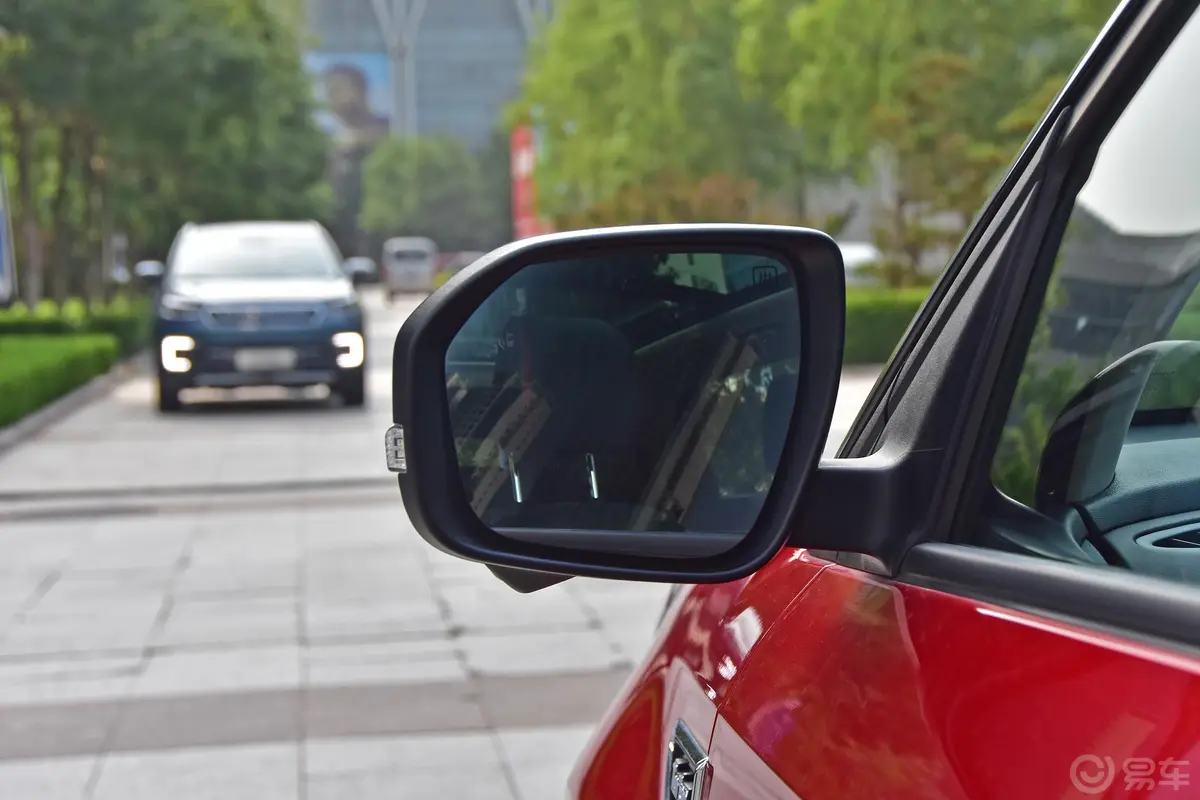 长安CS551.5T 手自一体 炫耀版主驾驶后视镜背面