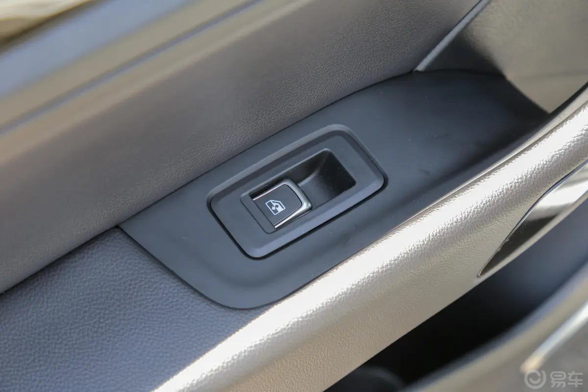 众泰Z3601.5L 手动 尊贵版后车窗调节