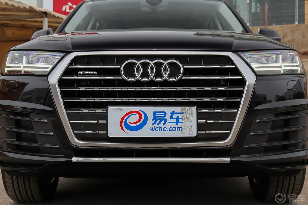 奥迪Q740 TFSI S line 运动版外观