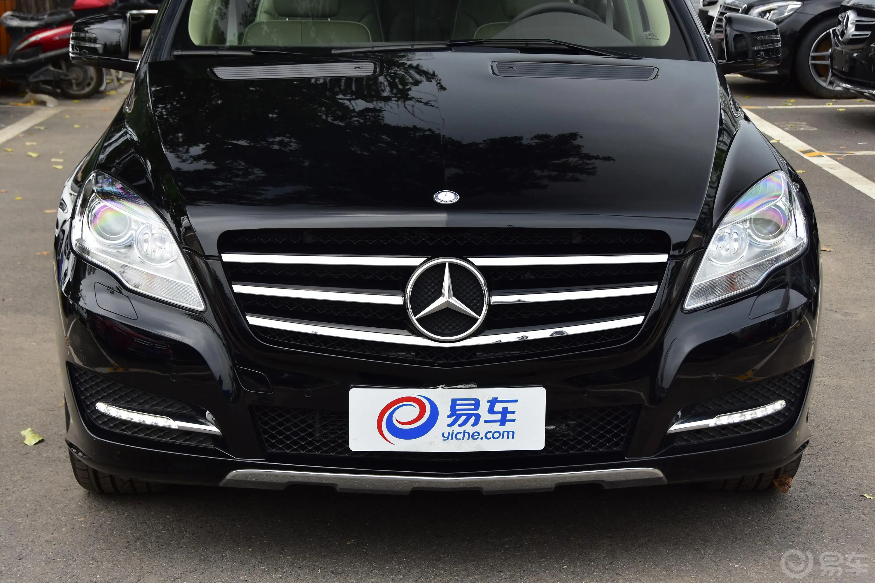 奔驰R级R 400 4MATIC 臻藏版外观