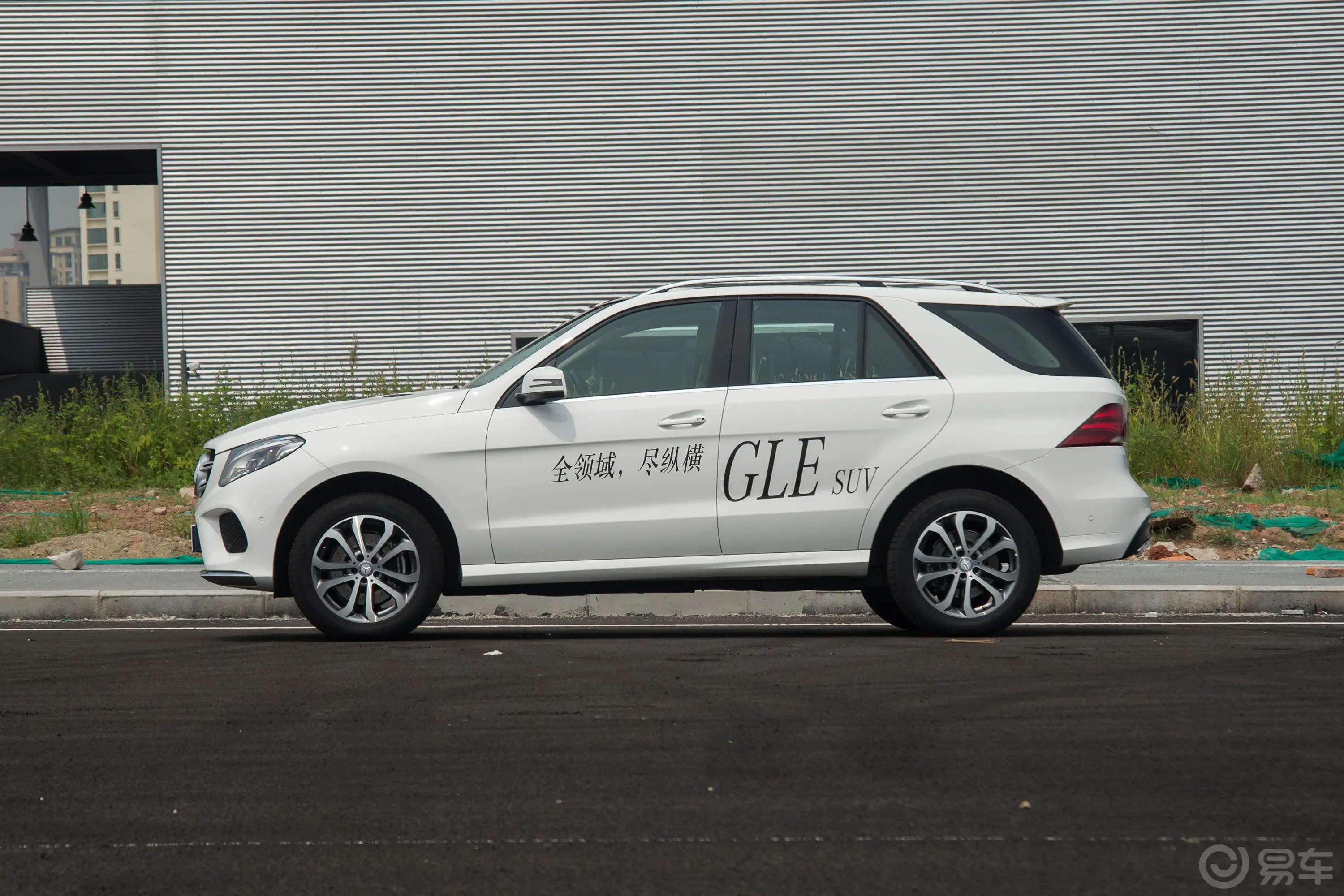 奔驰GLEGLE 320 4MATIC 动感版正侧车头向左水平