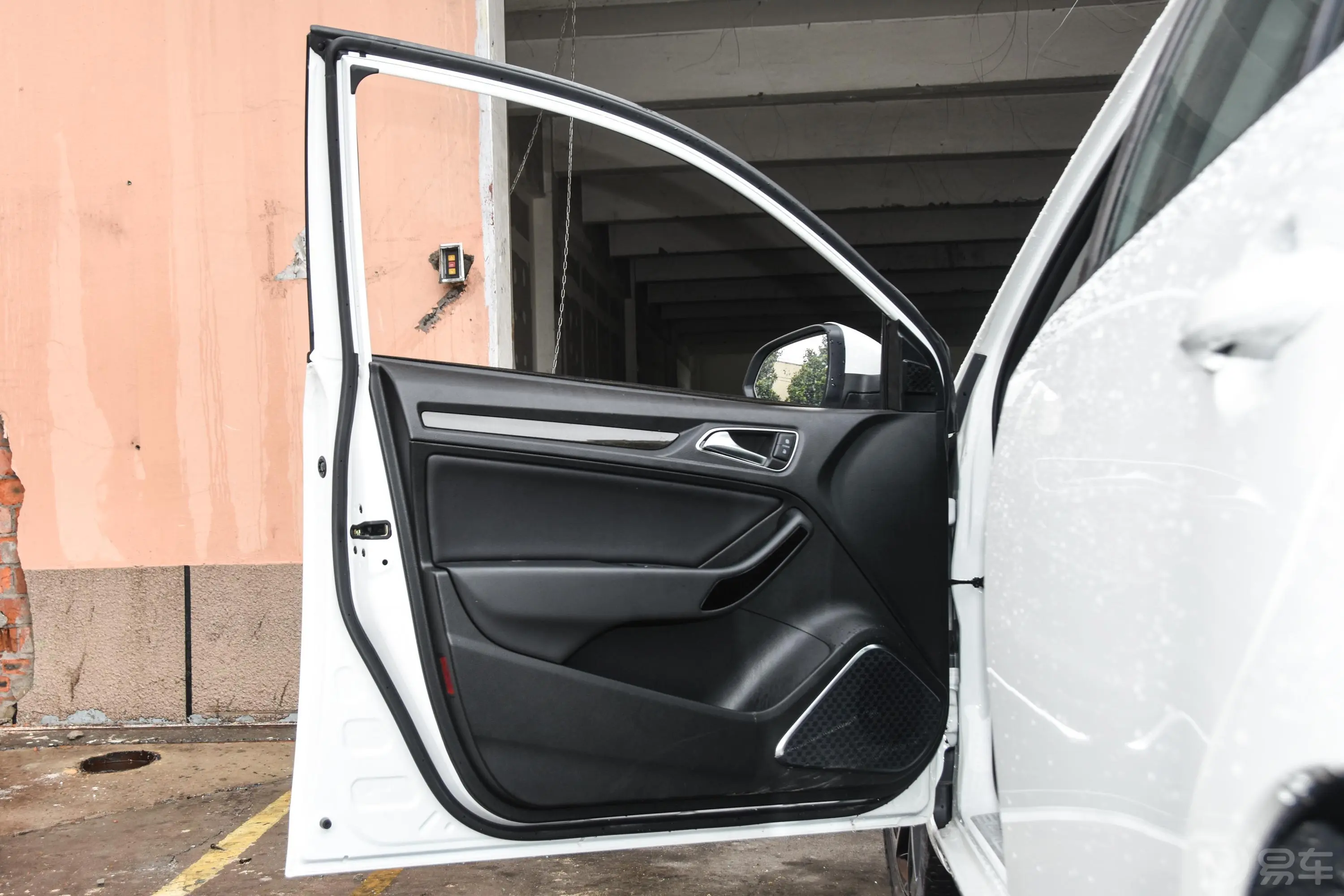 众泰Z3601.5L 手动 豪华版驾驶员侧前车门