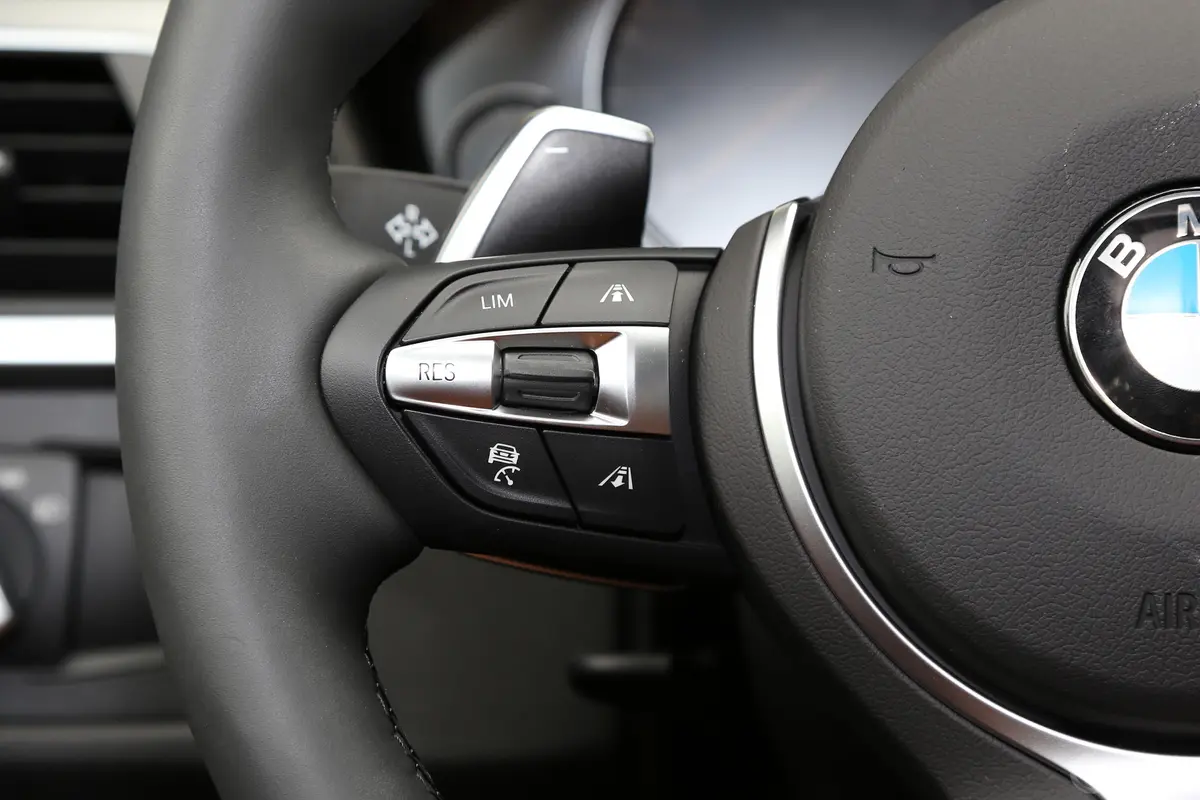 宝马4系四门轿跑 440i xDrive M运动套装左侧方向盘功能按键