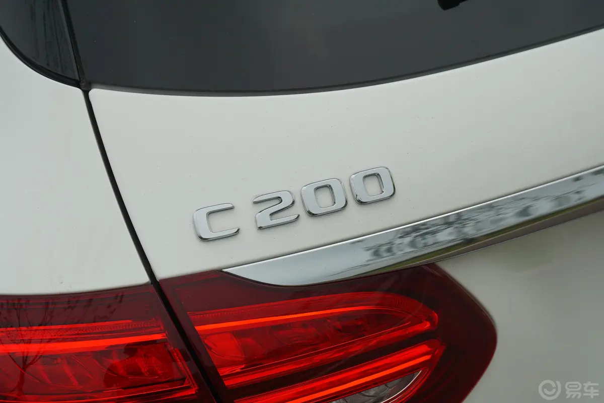 奔驰C级(进口)改款 C 200 4MATIC 旅行轿车外观