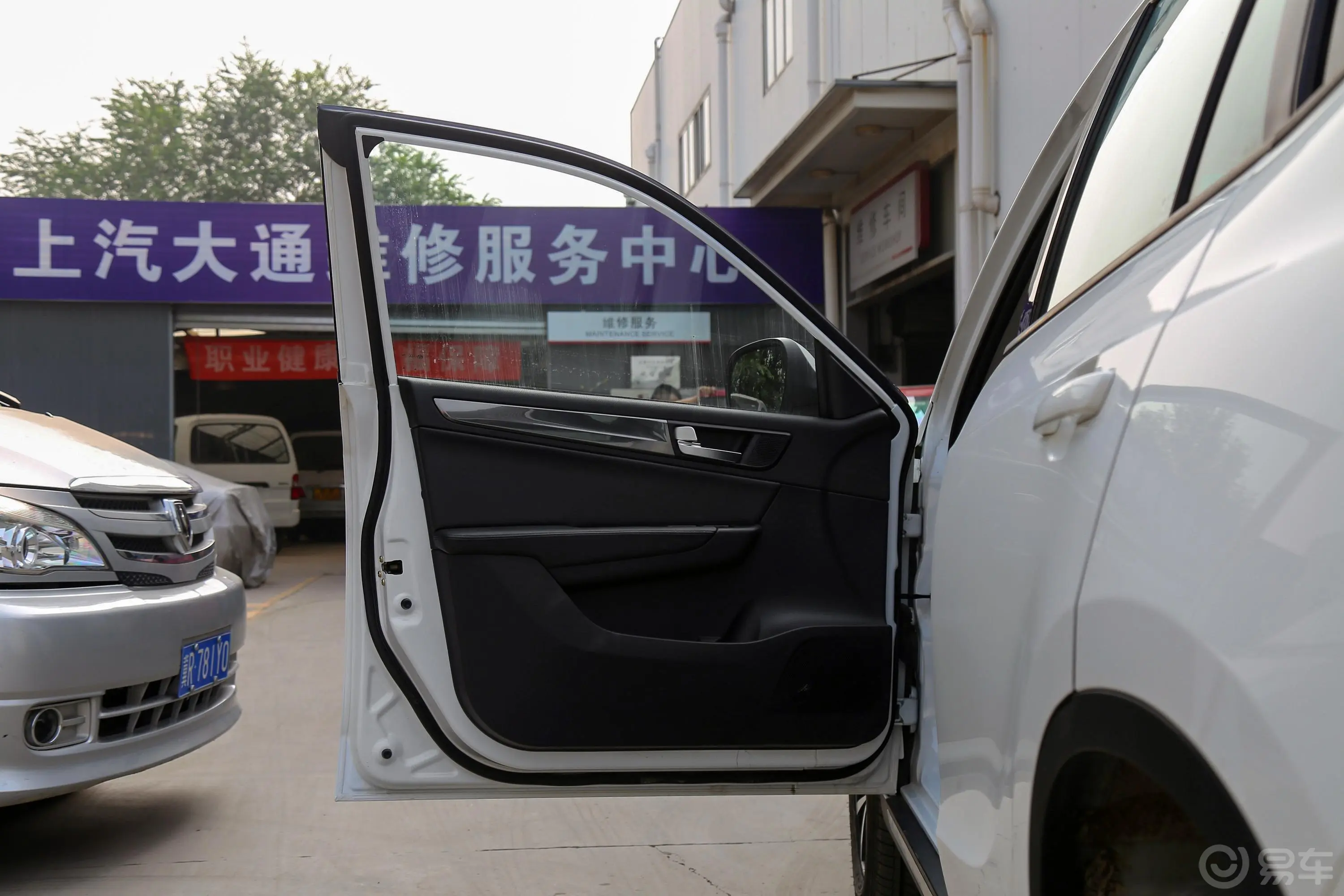 中华V51.5T 手动 两驱 运动版驾驶员侧前车门