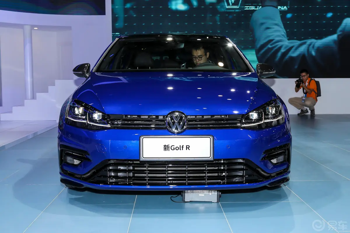 高尔夫(进口)R 2.0TSI 双离合正前水平