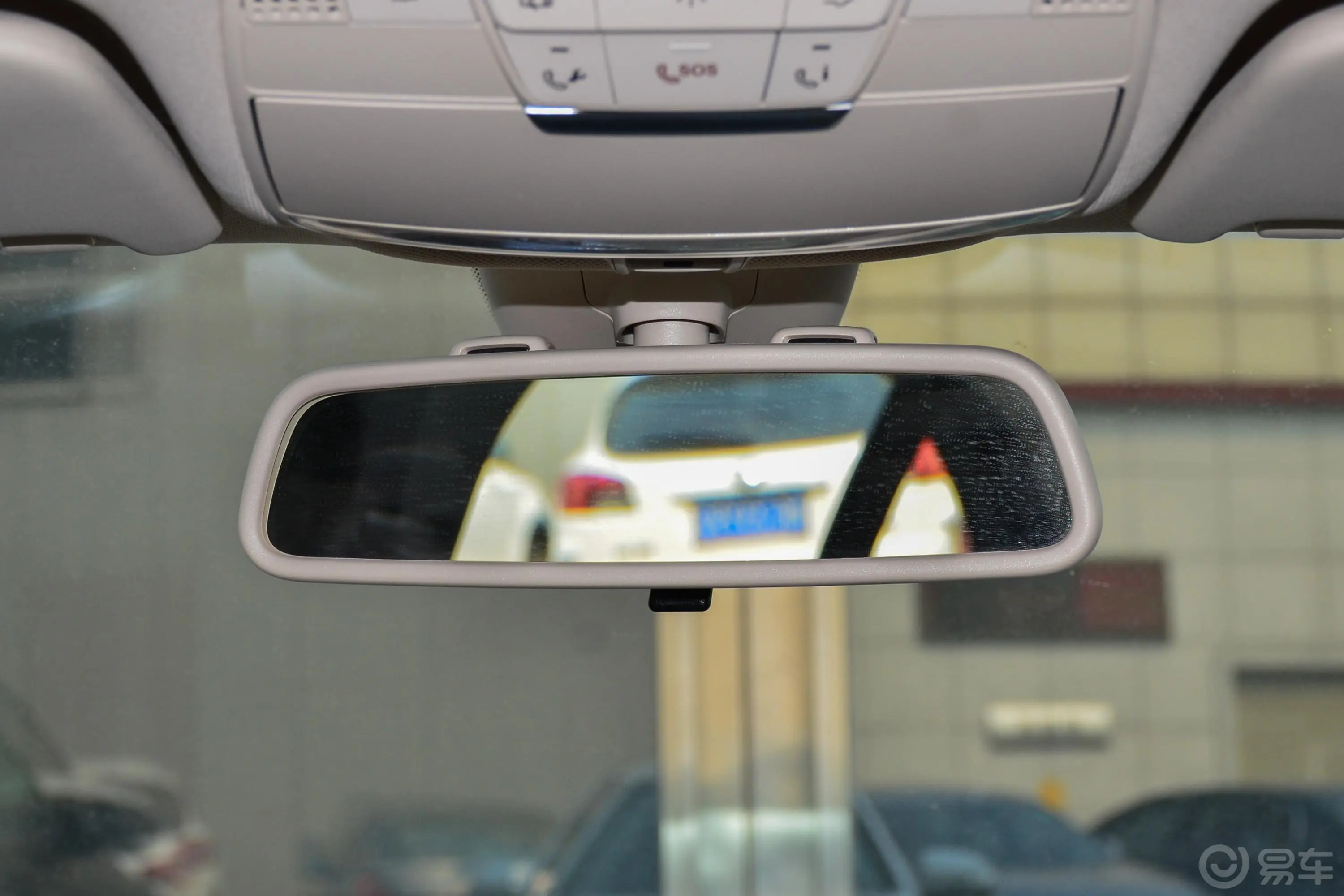 奔驰C级改款 C 180 L 动感版 运动轿车内后视镜