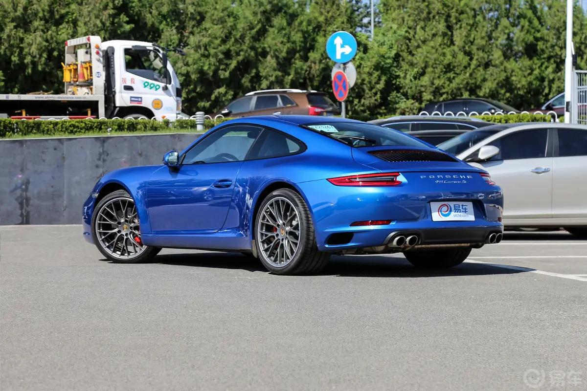 保时捷911Carrera S 3.0T侧后45度车头向左水平