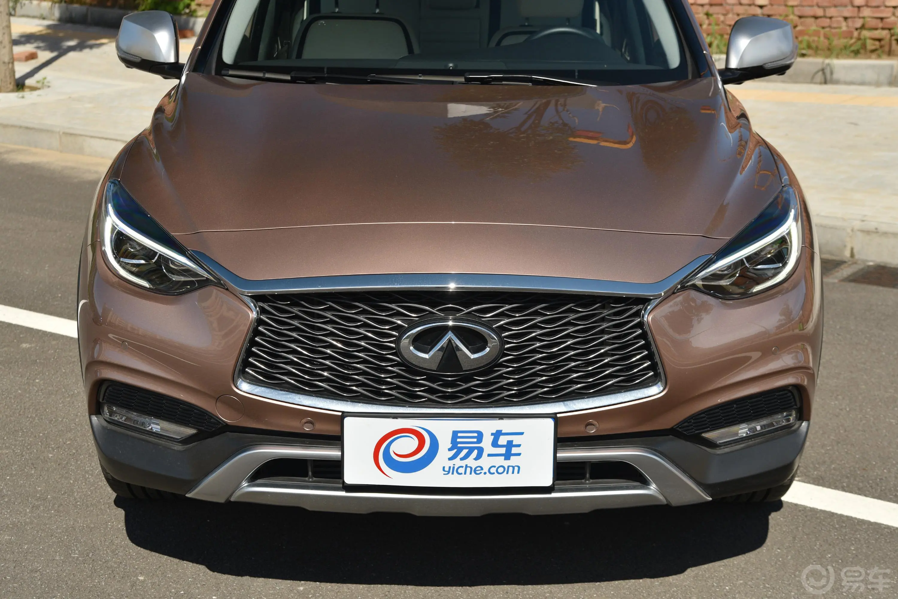 英菲尼迪QX302.0T 双离合 四驱 极限版外观