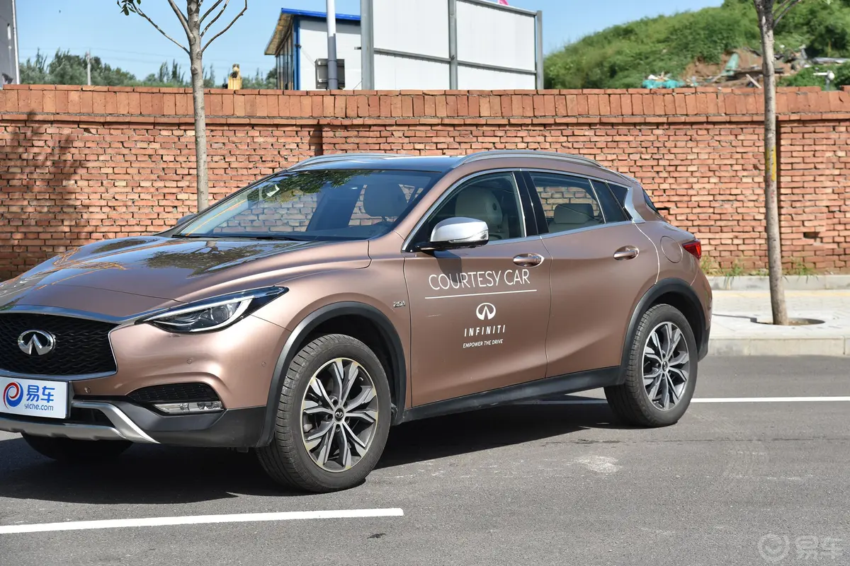 英菲尼迪QX302.0T 双离合 四驱 极限版外观