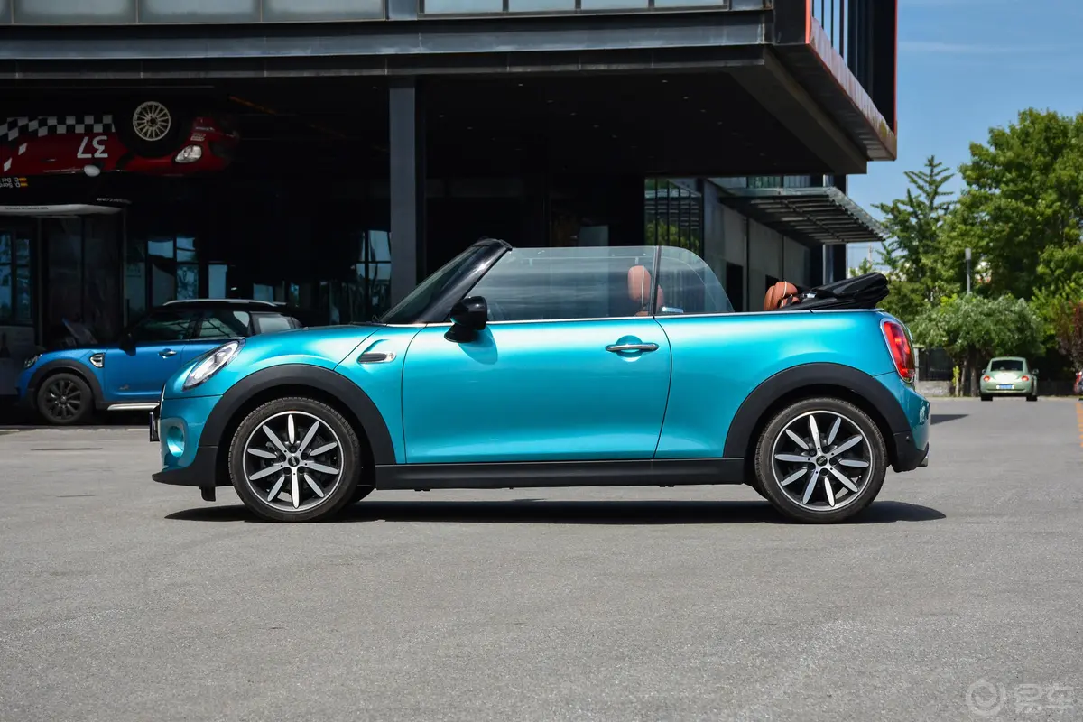 MINI CABRIO1.5T COOPER CABRIO 自由派正侧车头向左水平