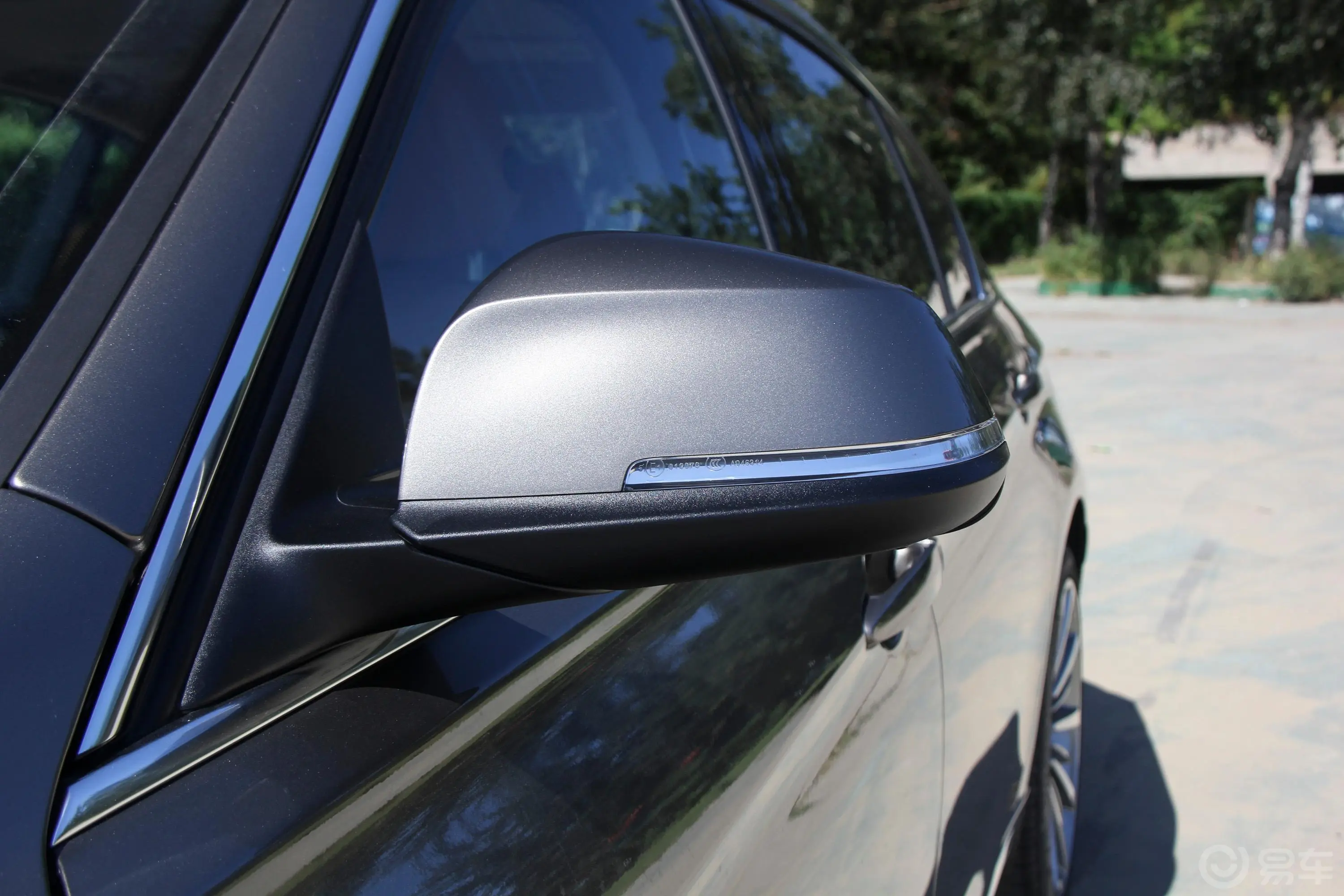 宝马3系330Li xDrive 豪华套装主驾驶后视镜背面