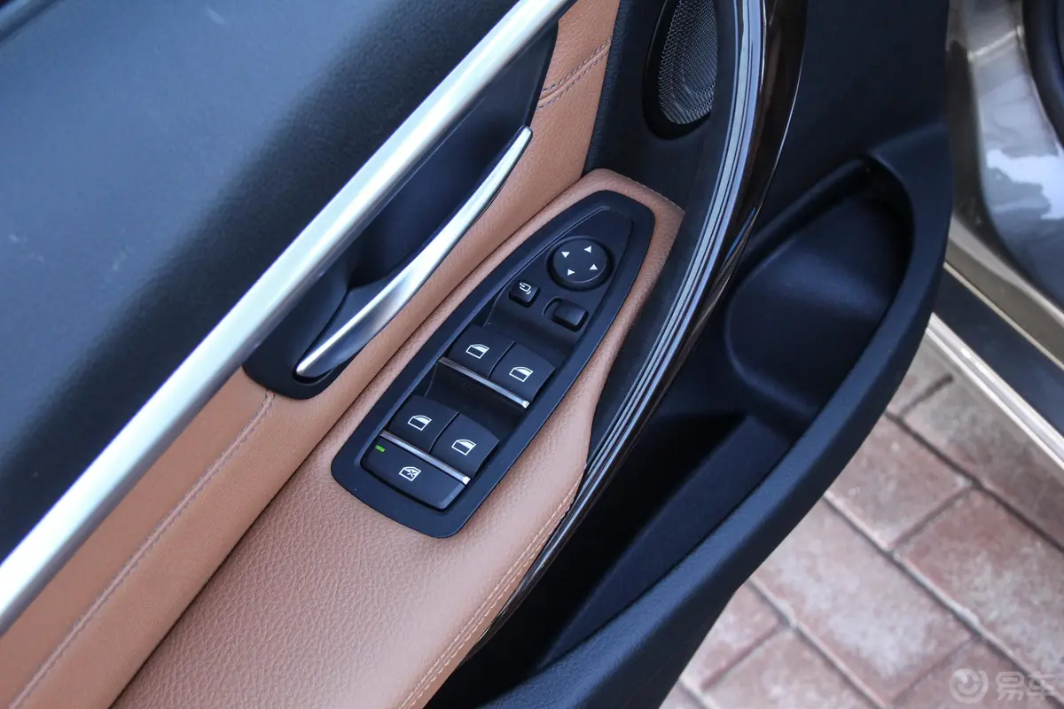 宝马3系330Li xDrive 豪华套装车窗调节整体