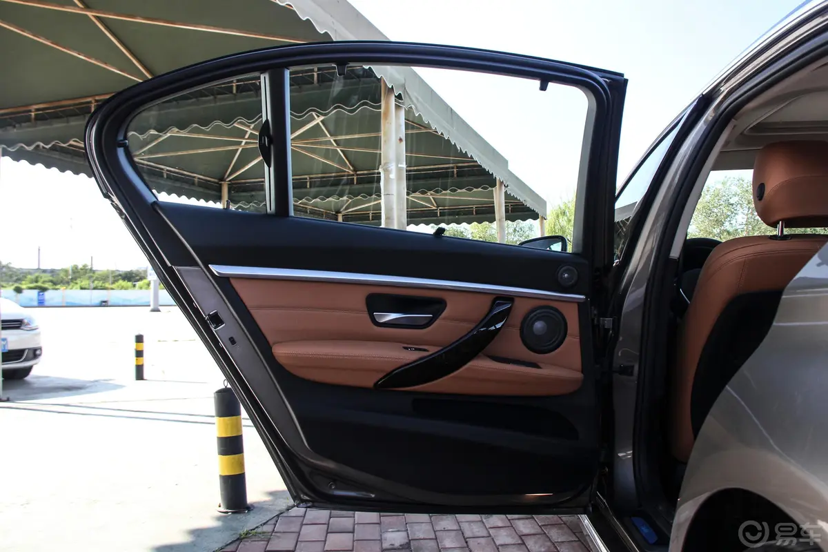 宝马3系330Li xDrive 豪华套装驾驶员侧后车门