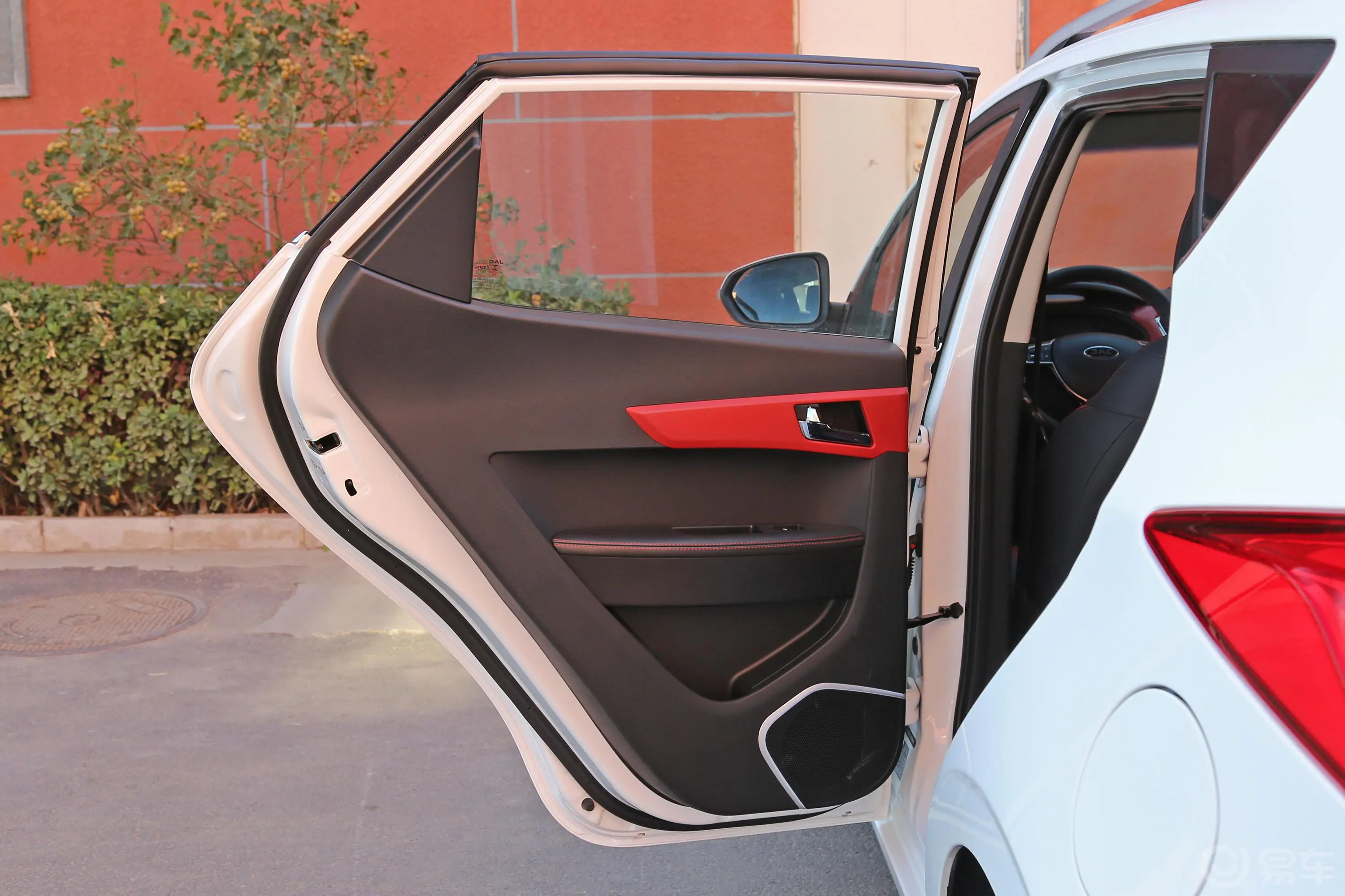 瑞风S2智驱版 1.5L 手动 豪华智能版驾驶员侧后车门
