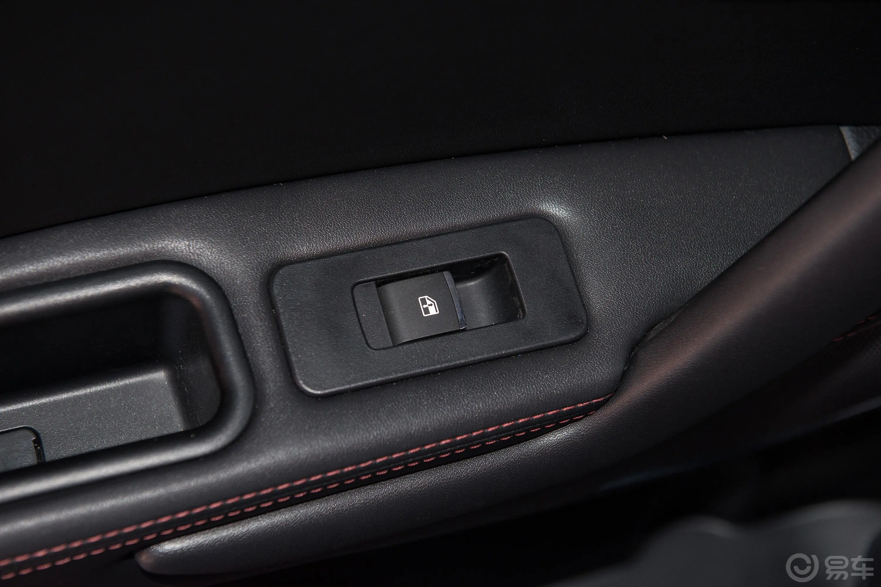 瑞风S3智驱版 1.5L 手动 豪华智能版后车窗调节
