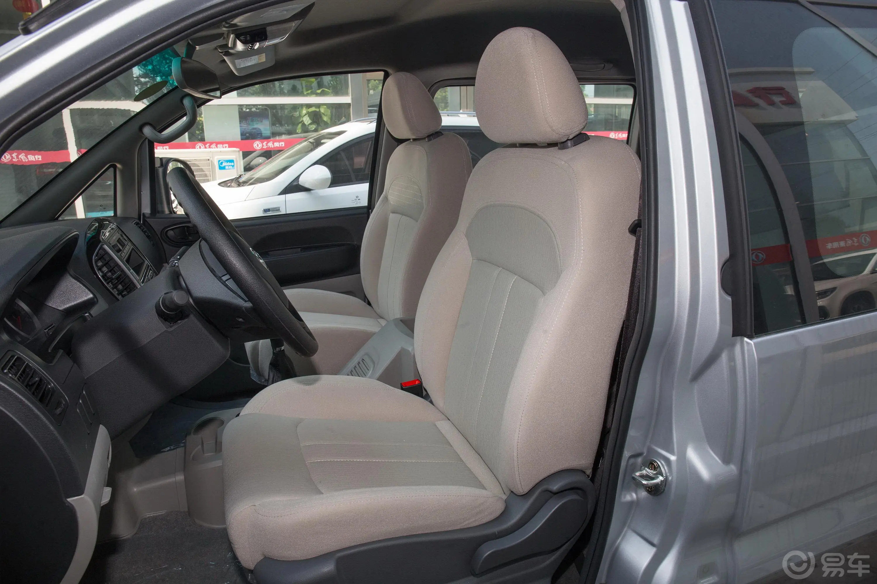 菱智改款 M3L 1.6L 手动 舒适版 7座驾驶员座椅