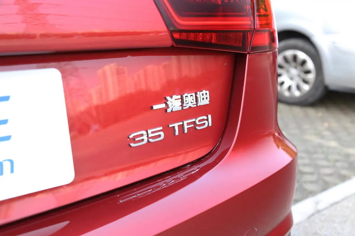 奥迪A6L30周年纪念版 35 TFSI 运动版外观