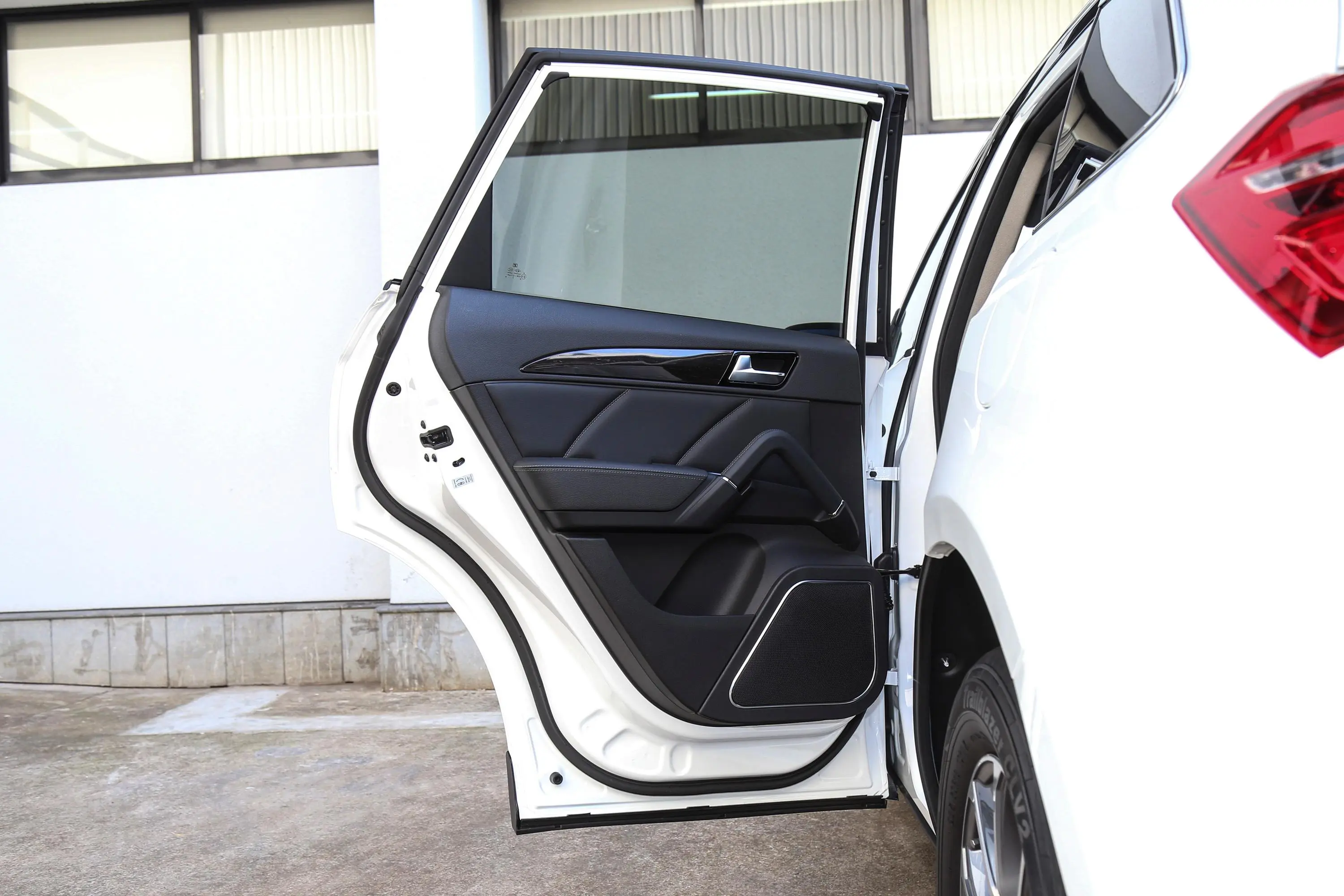 众泰T600运动版 1.8T 双离合 尊享版驾驶员侧后车门