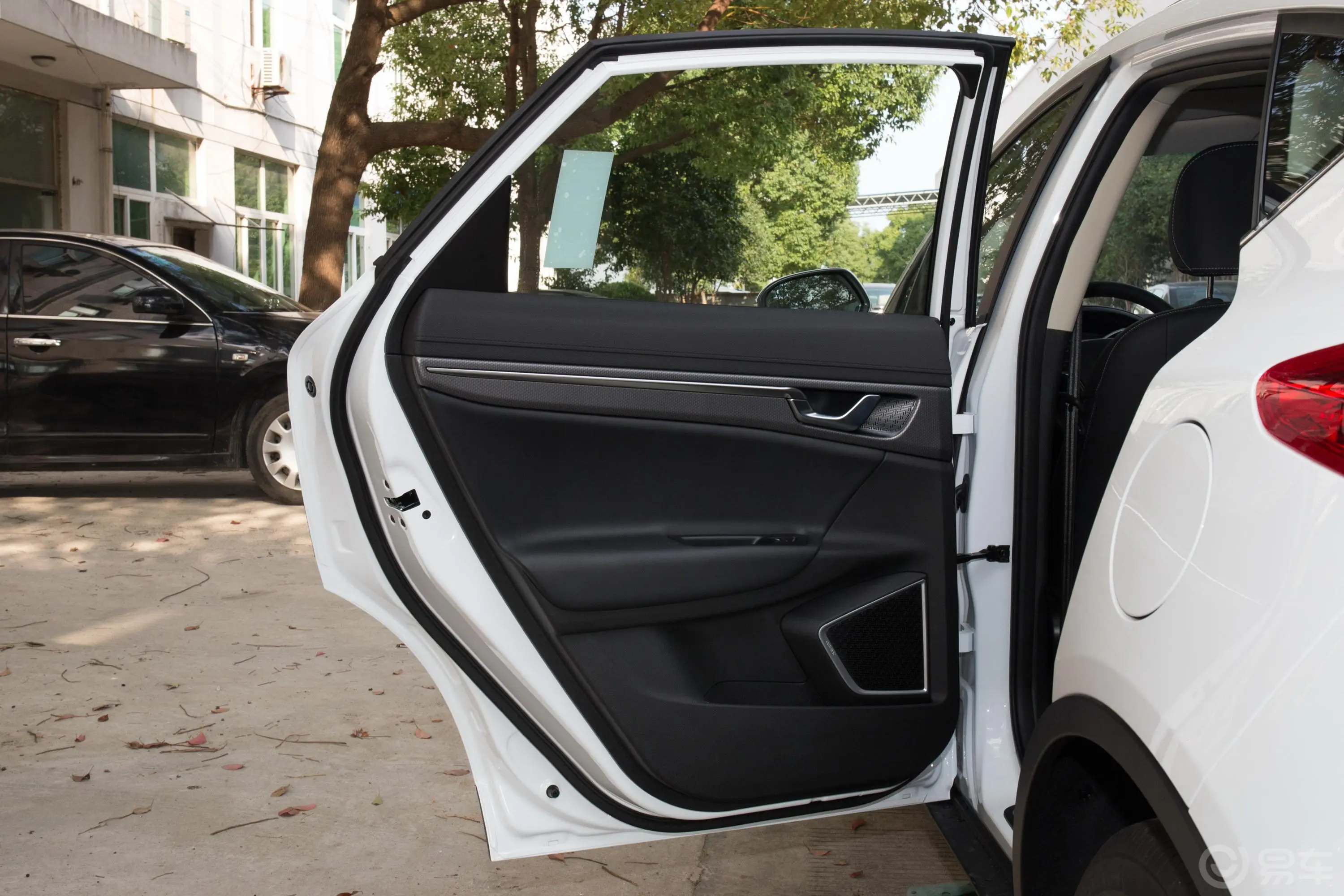 帝豪GS运动版 1.8L 双离合 领尚版驾驶员侧后车门