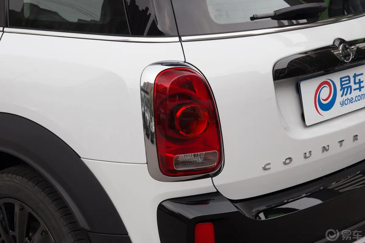 MINI COUNTRYMAN2.0T COOPER S ALL4 探险家尾灯侧45度俯拍