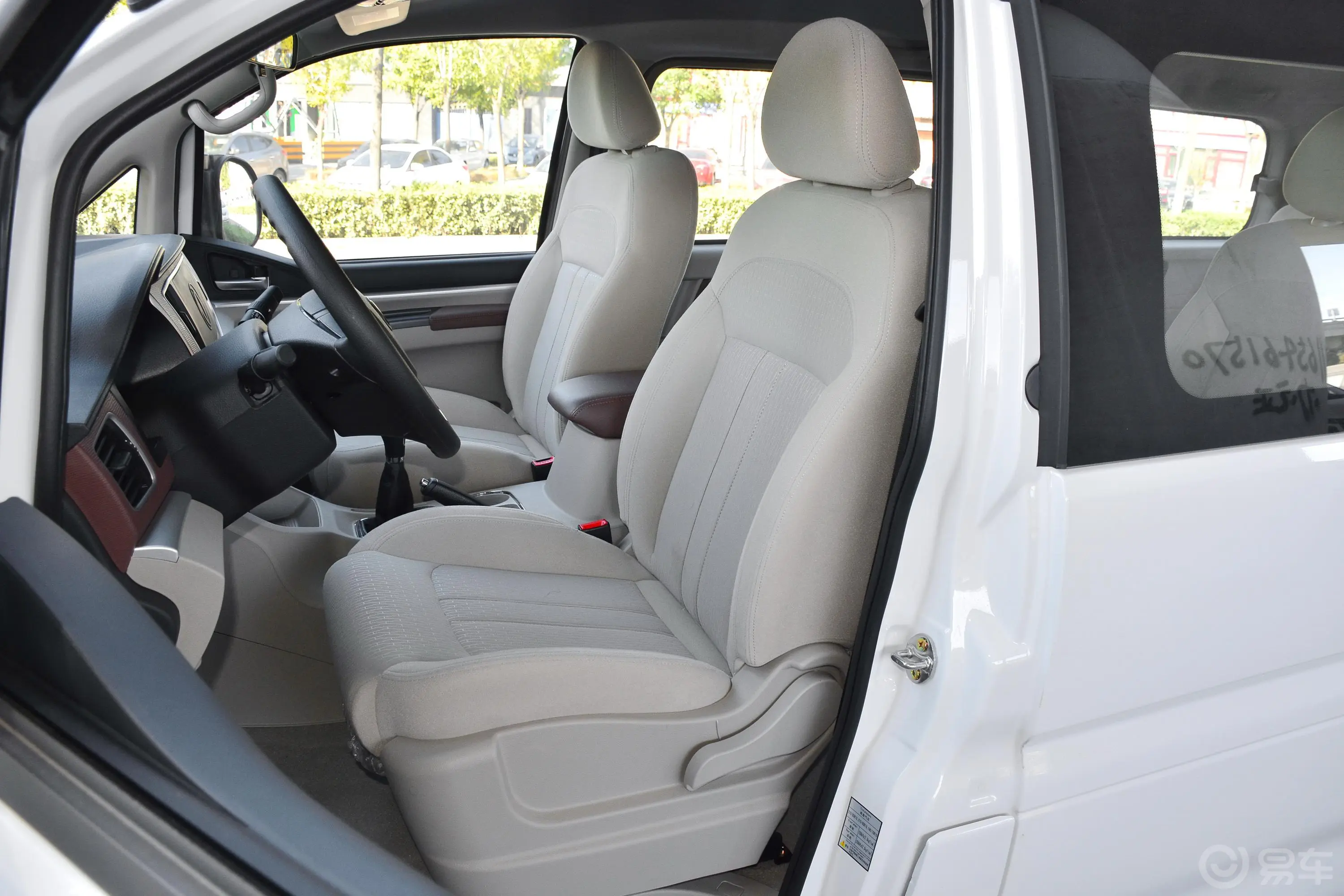菱智M5 1.6L 手动 舒适版 7座驾驶员座椅