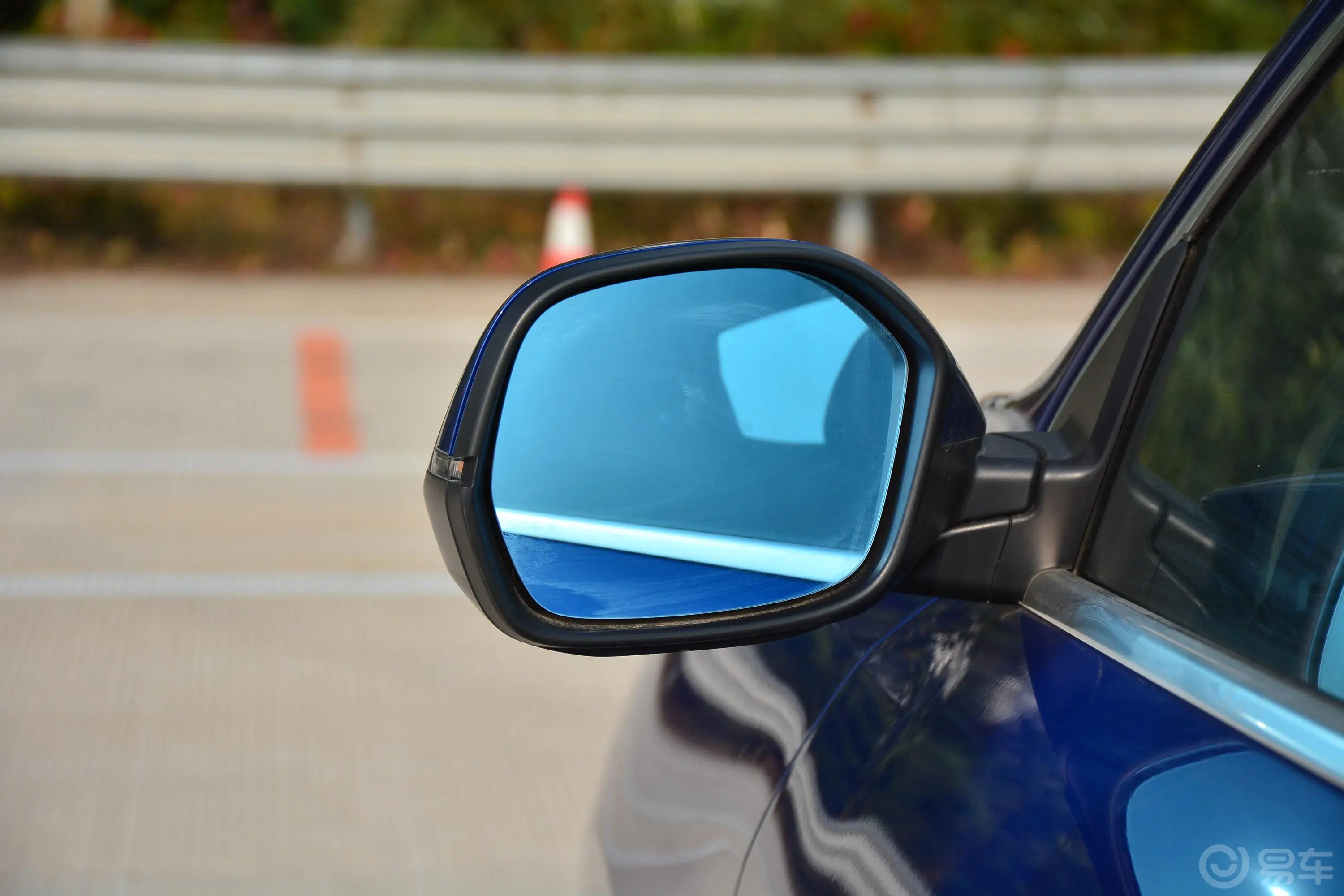 哈弗H6蓝标 1.3GDIT 双离合 风尚版后视镜镜面