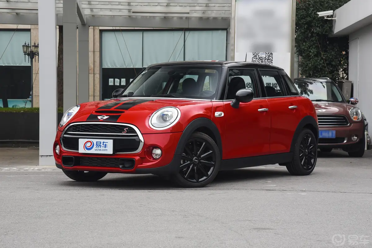 MINI2.0T COOPER S 手自一体 先锋派 五门版侧前45度车头向左水平