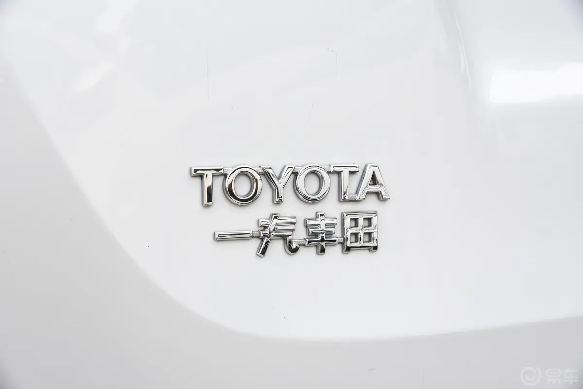 RAV4荣放2.5L 手自一体 四驱 尊贵版 国V外观