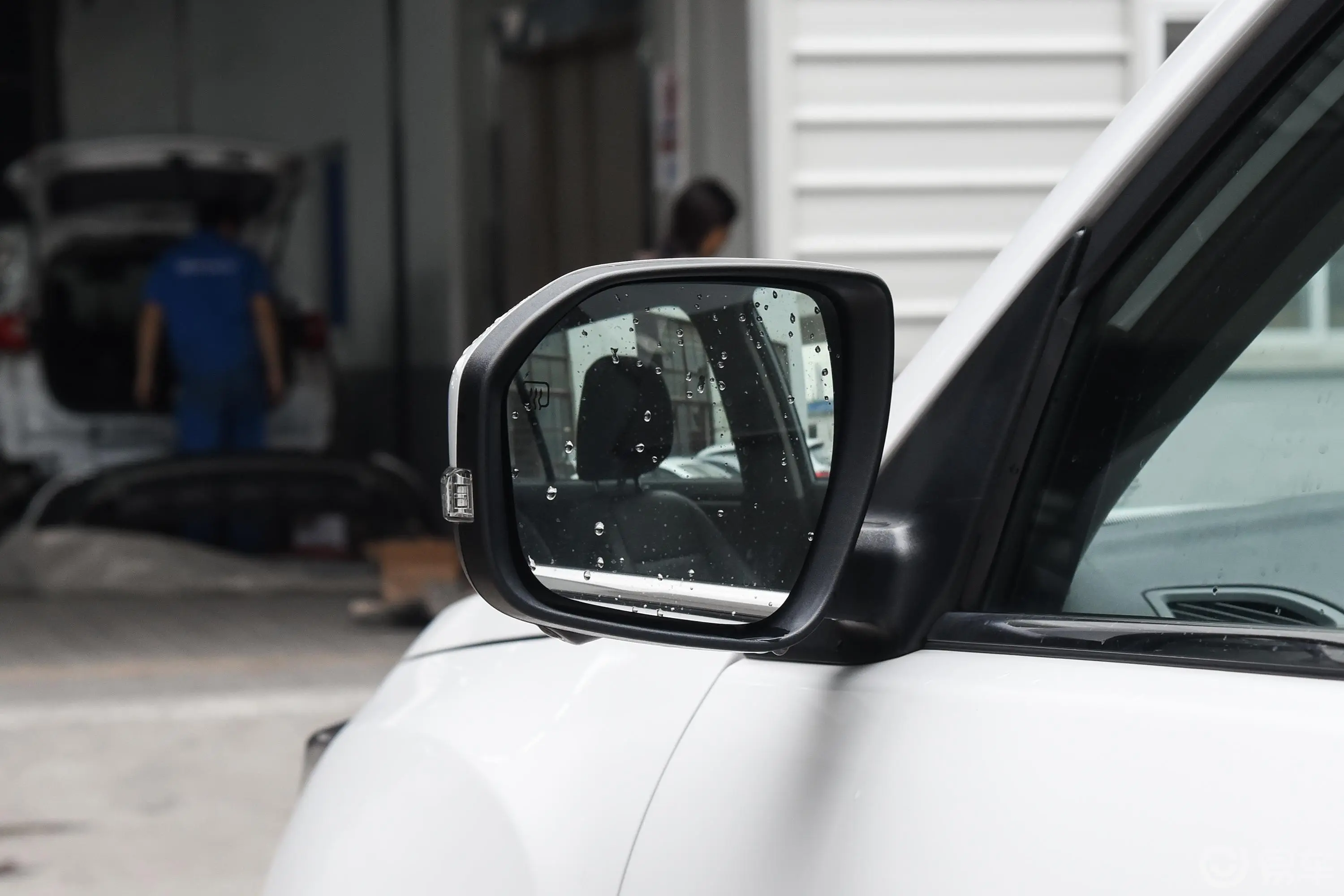 长安CS75尚酷版 1.5T 手自一体 锋锐版主驾驶后视镜背面