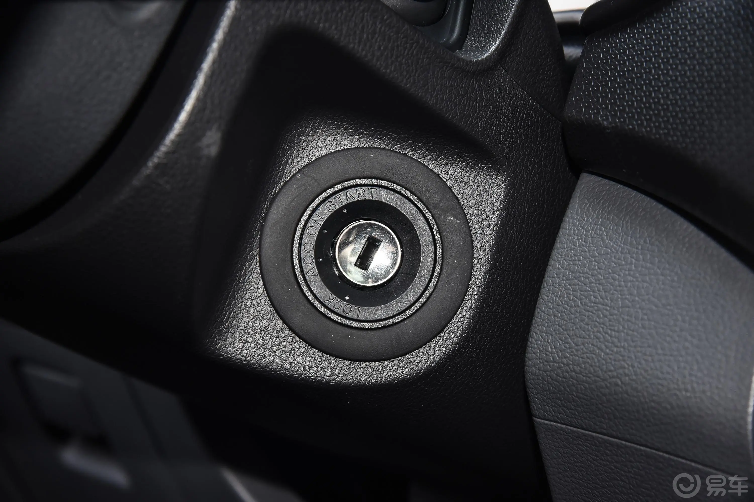 大通T60标厢 2.8T 手自一体 两驱 高底盘舒适版 柴油 国V钥匙孔或一键启动按键
