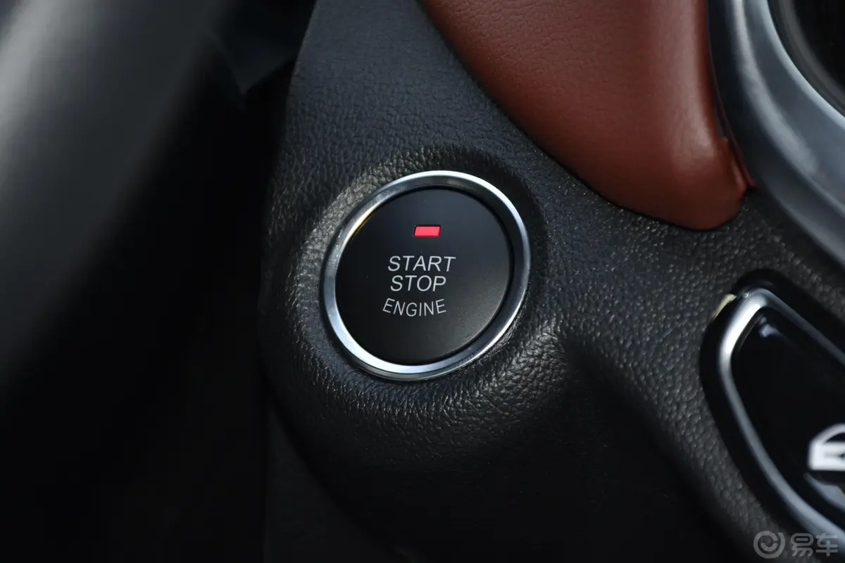 中华V61.5T 手动 豪华版钥匙孔或一键启动按键