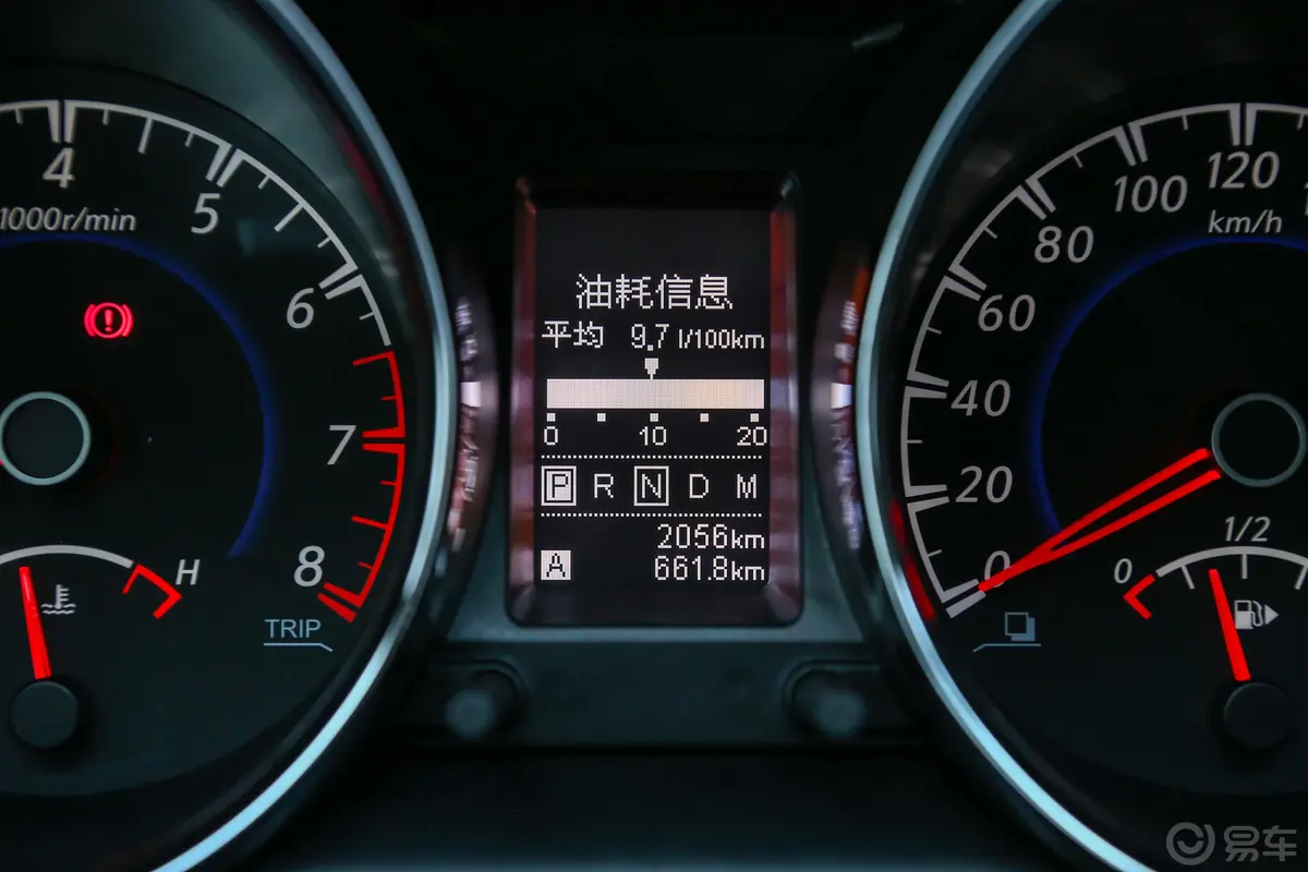 启辰T702.0L CVT 睿享运动版内饰