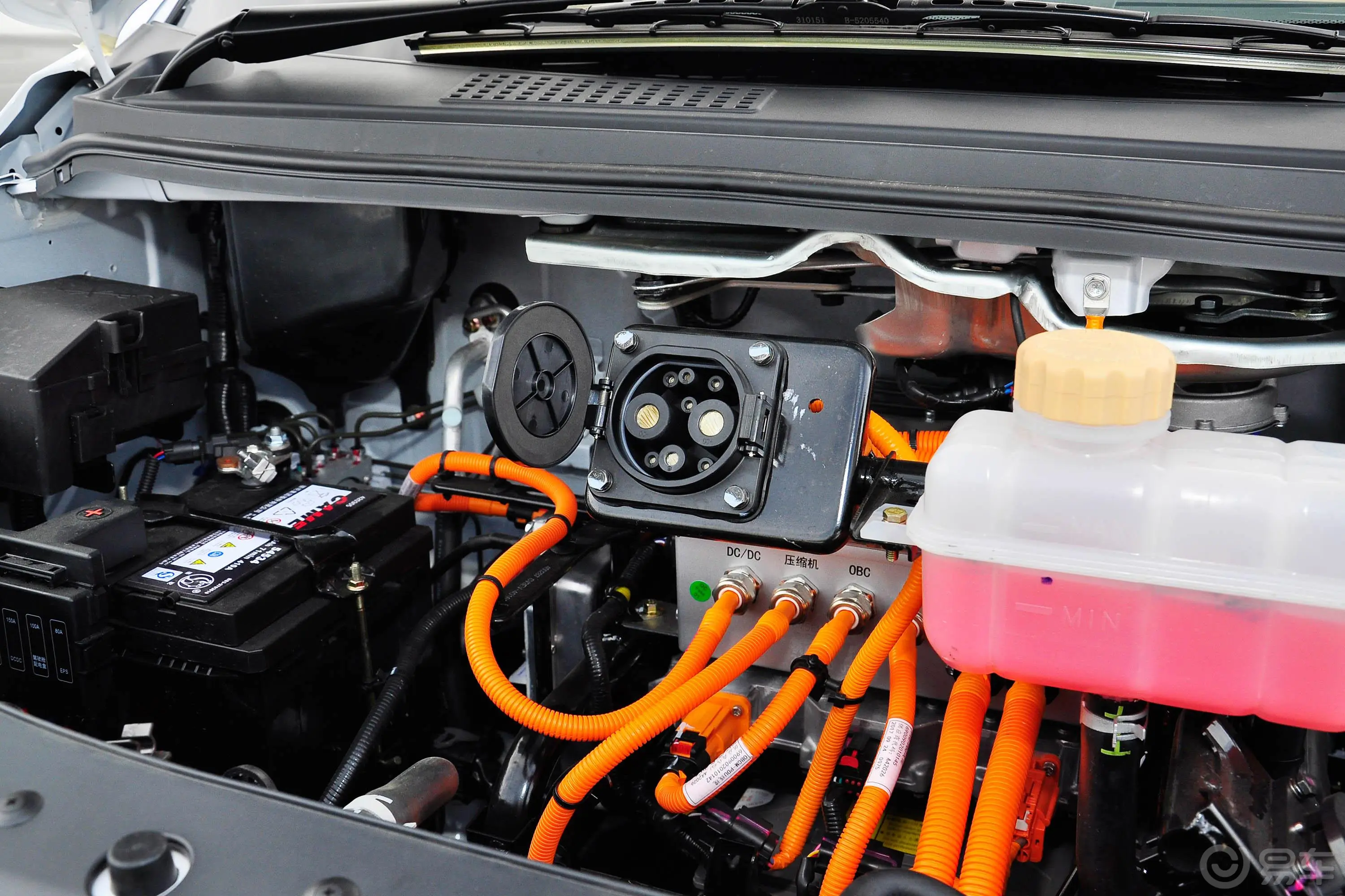菱智M5 EV舒适版快充充电口